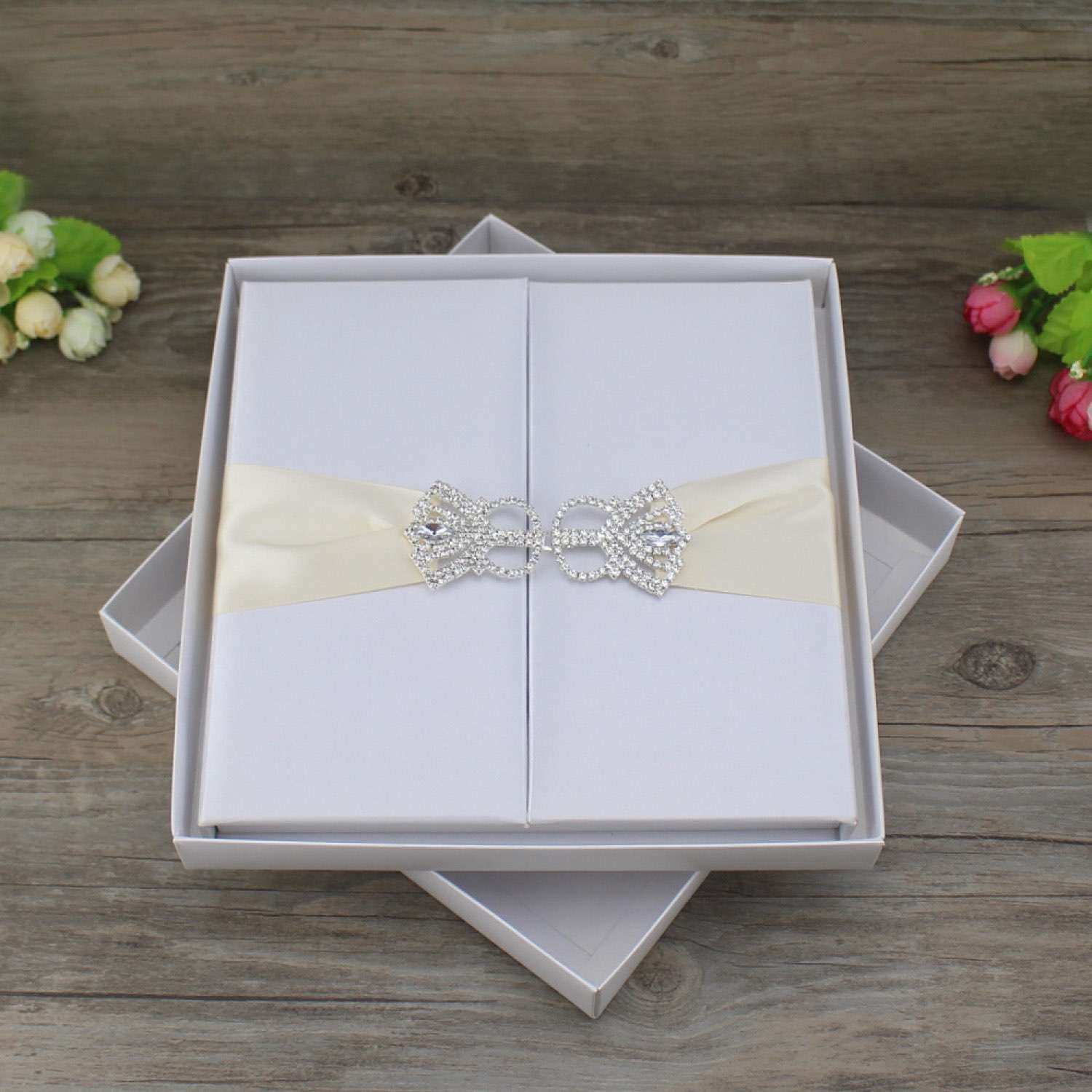 Silk Box Invitation with Paper Box Wedding Invitation Card with Delicate Ribbon Buckle